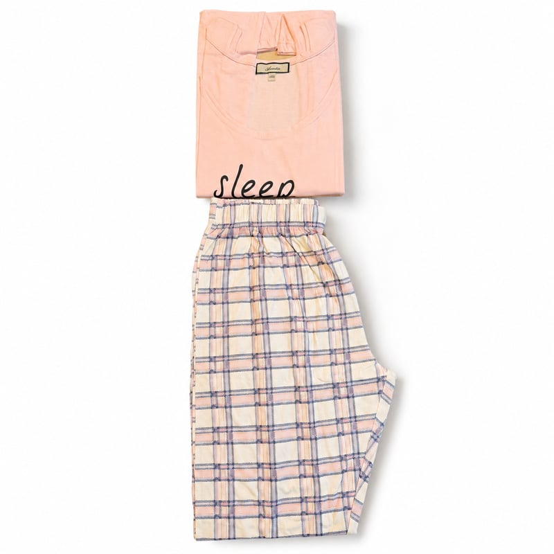Lot textile mixte – 2 500 pièces (pyjamas, lounge, robes, écharpes, pulls de Noël) – sans marque communiquée