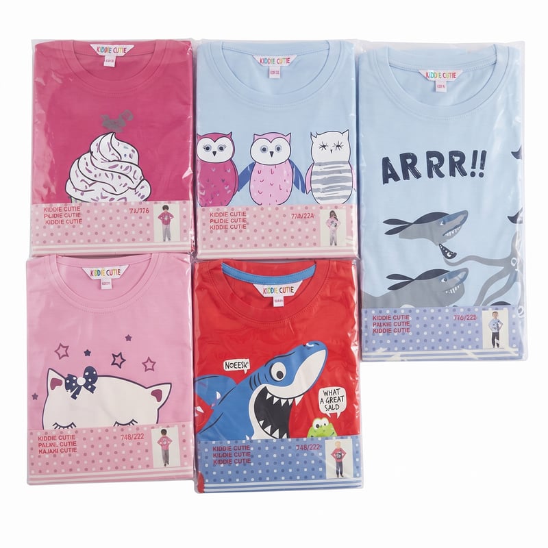 Lot textile mixte – 2 500 pièces (pyjamas, lounge, robes, écharpes, pulls de Noël) – sans marque communiquée