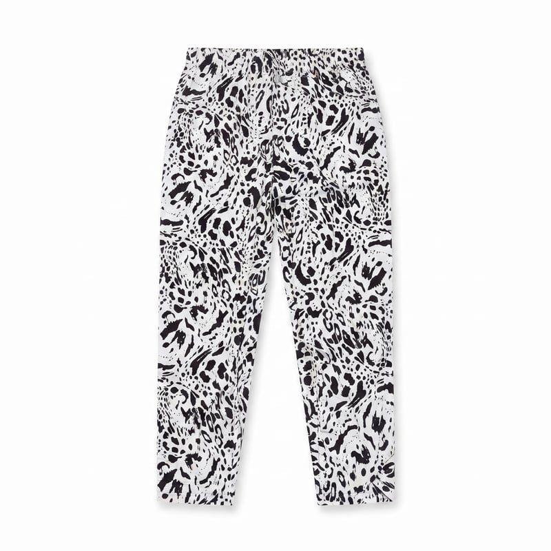 Lot textile mixte – 2 500 pièces (pyjamas, lounge, robes, écharpes, pulls de Noël) – sans marque communiquée